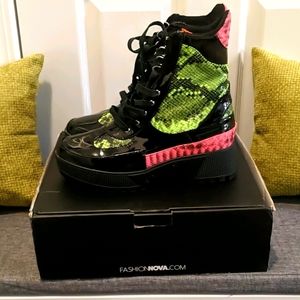Fashion Nova Combat whetherproof boots
